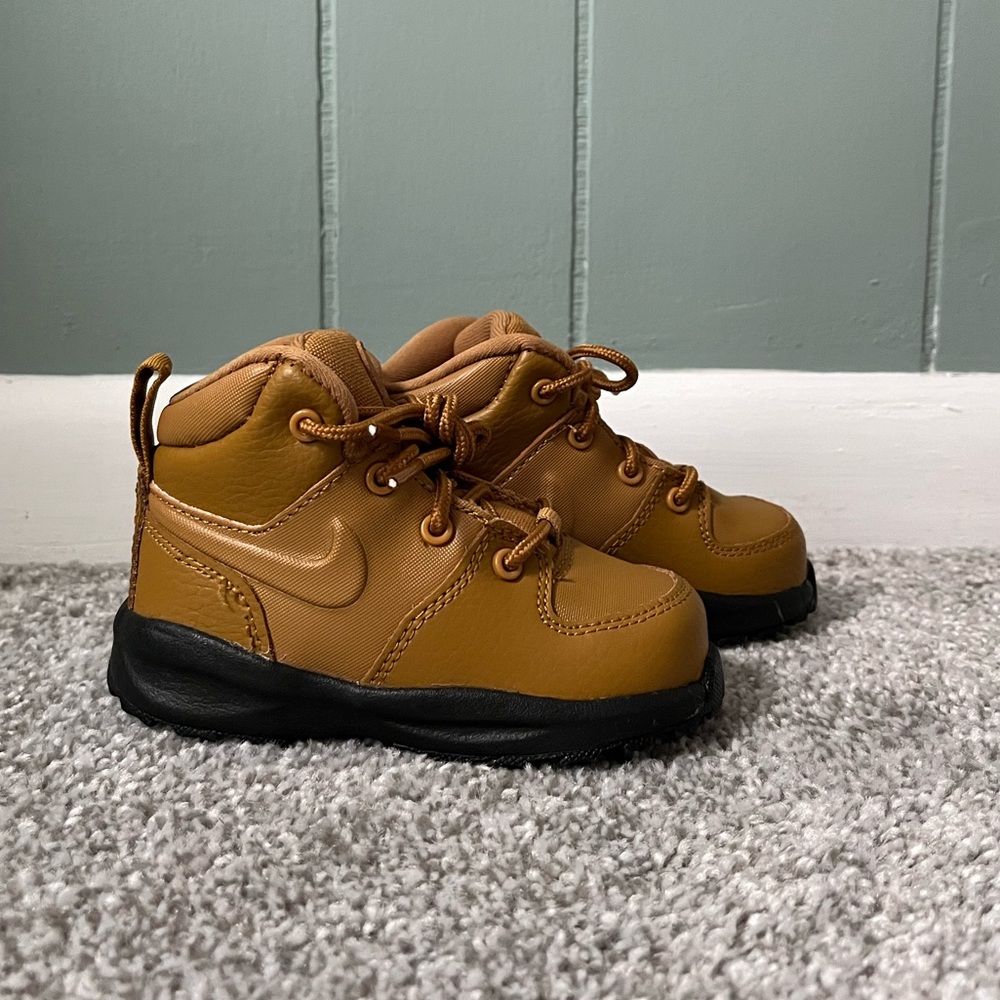 Nike Manoa Boots